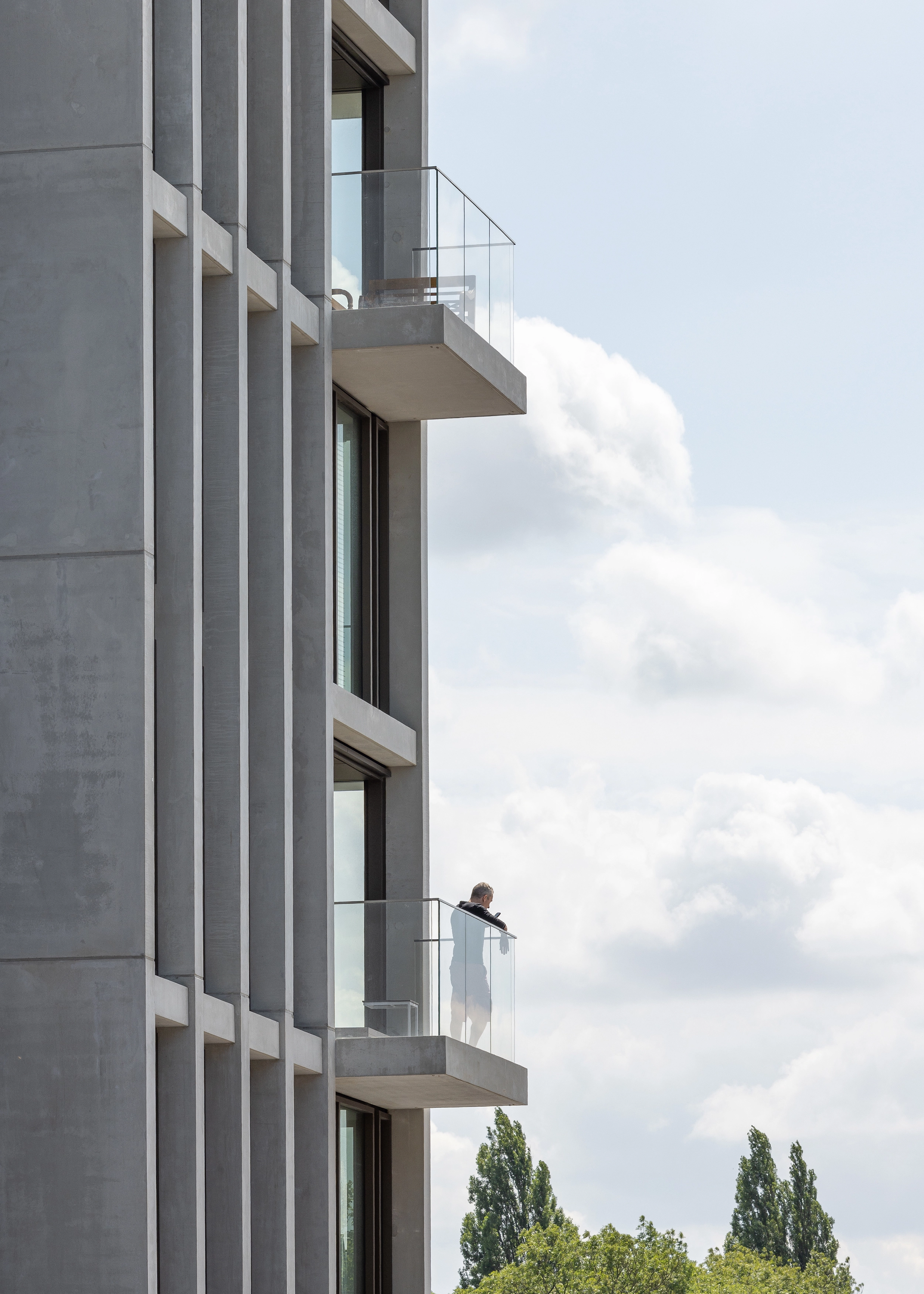 3.Singel%20Toren%20 %20Exterior%20Shot%2001